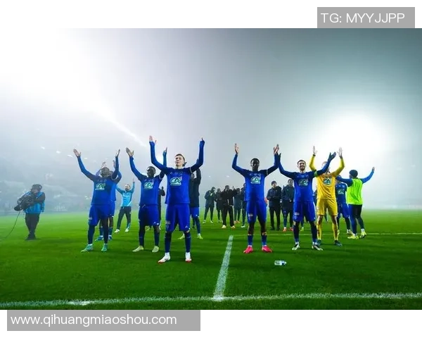 足球直捣：探索足球战术的深度与魅力，揭示运动背后的智慧与激情