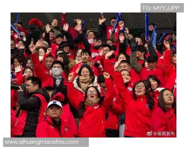 足球狂潮席卷全球激情四溢球迷热情点燃赛场梦想与荣耀交织